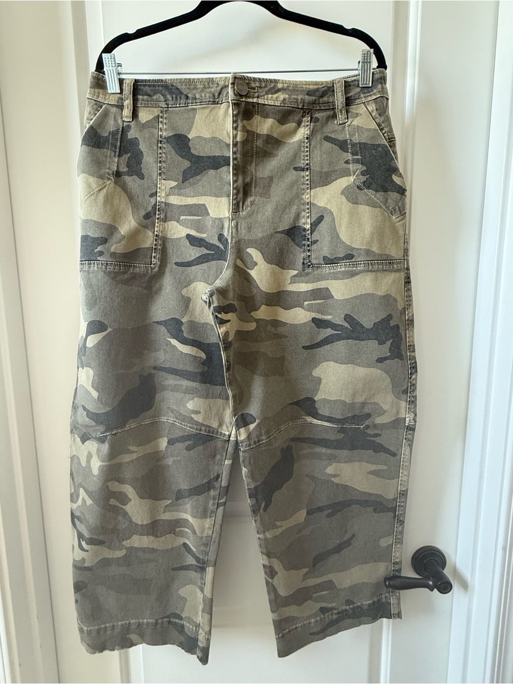 KUT From The Kloth Ashton High Rise Barrel Leg, Olive Camo, Size 14 - Picture 5 of 15